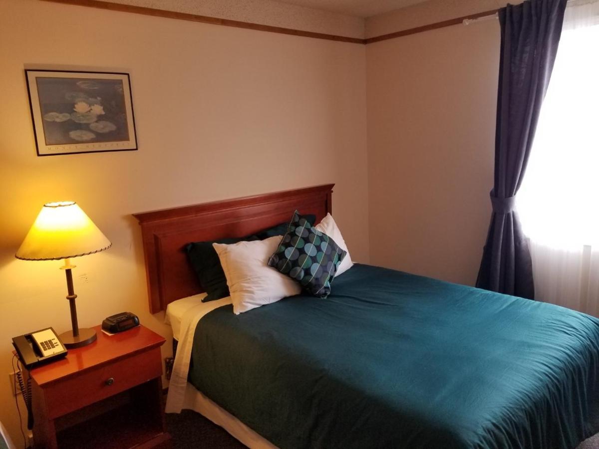 Moosomin Country Squire Inn Екстериор снимка